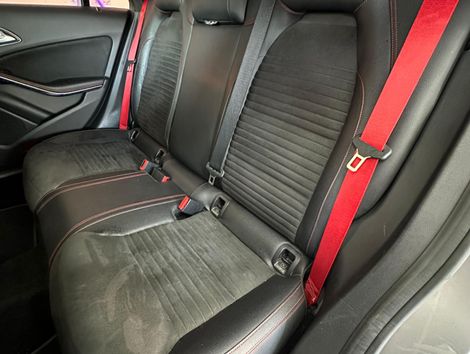 Mercedes CLA-250 Sport 4MATIC 2.0 16V 211cv Aut.