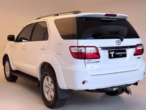 Toyota Hilux SW4 SRV D4-D 4x4 3.0 TDI Dies. Aut