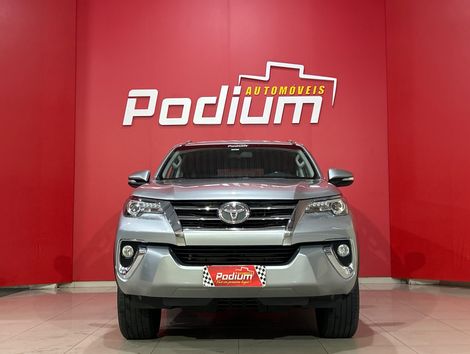 Toyota Hilux SW4 SRX 4x4 2.8 TDI 16V Dies. Aut.