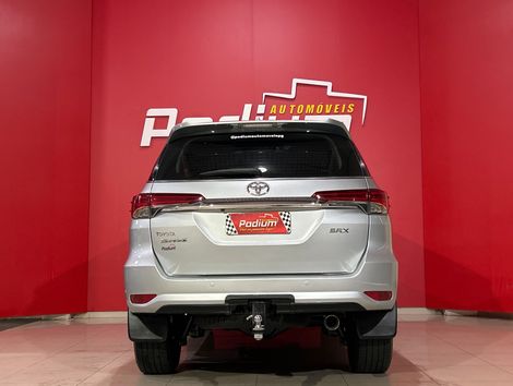 Toyota Hilux SW4 SRX 4x4 2.8 TDI 16V Dies. Aut.