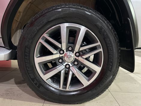 Toyota Hilux SW4 SRX 4x4 2.8 TDI 16V Dies. Aut.