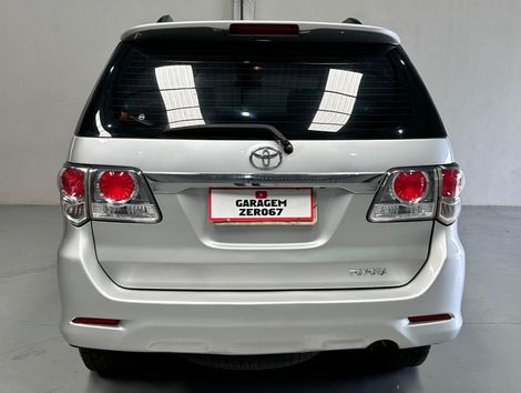 Toyota Hilux SW4 SRV D4-D 4x4 3.0 TDI Dies. Aut