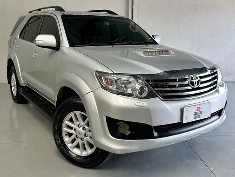Toyota Hilux SW4 SRV D4-D 4x4 3.0 TDI Dies. Aut