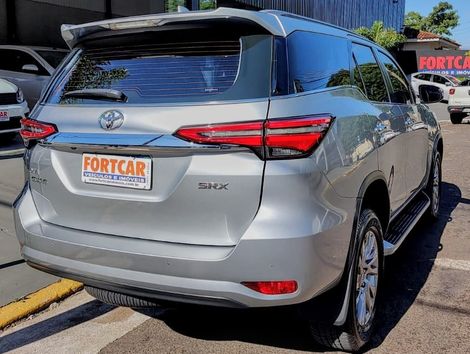 Toyota Hilux SW4 SRX 4x4 2.8 TDI 16V Dies. Aut.