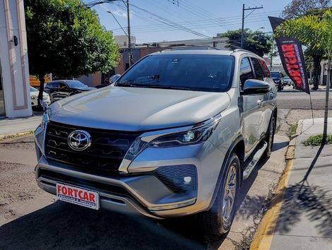 Toyota Hilux SW4 SRX 4x4 2.8 TDI 16V Dies. Aut.