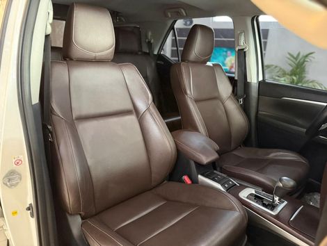 Toyota Hilux SW4 SRX 4x4 2.8 TDI 16V Dies. Aut.