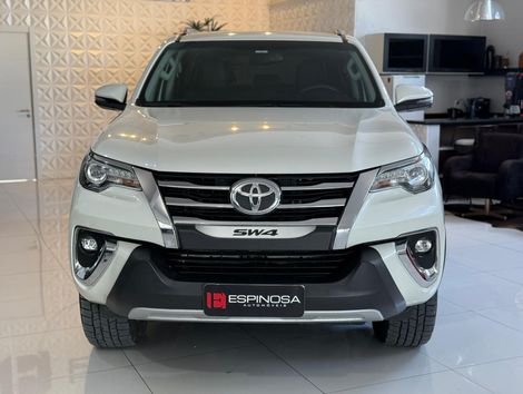 Toyota Hilux SW4 SRX 4x4 2.8 TDI 16V Dies. Aut.