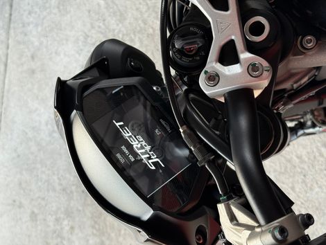 TRIUMPH STREET TRIPLE 765 RS
