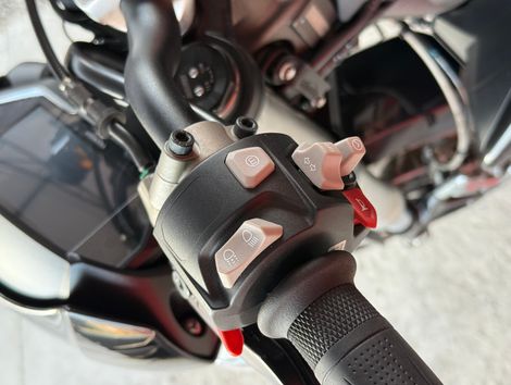 TRIUMPH STREET TRIPLE 765 RS