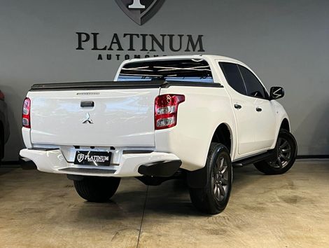 Mitsubishi L200 Tri. Outd. GLX 2.4 CD 4x4 Die. Mec. 
