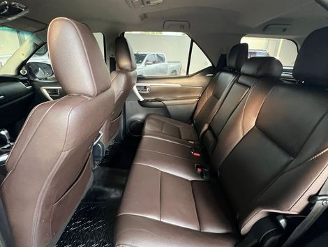 Toyota Hilux CD SRX 4x4 2.8 TDI 16V Diesel Aut.