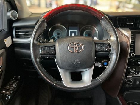 Toyota Hilux CD SRX 4x4 2.8 TDI 16V Diesel Aut.