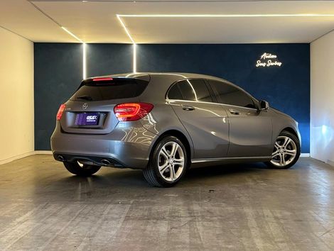 Mercedes Classe A 200 1.6 TB 16V Urban 156cv Aut.
