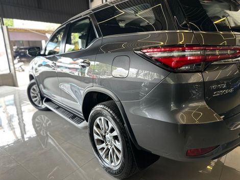 Toyota Hilux SW4 SRX 4x4 2.8 TDI 16V Dies. Aut.