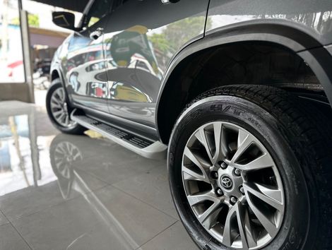 Toyota Hilux SW4 SRX 4x4 2.8 TDI 16V Dies. Aut.