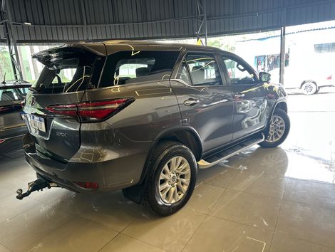 Toyota Hilux SW4 SRX 4x4 2.8 TDI 16V Dies. Aut.