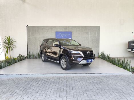 Toyota Hilux SW4 SRX 4x4 2.8 TDI 16V Dies. Aut.