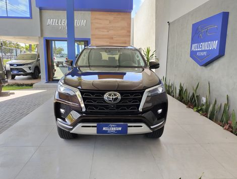 Toyota Hilux SW4 SRX 4x4 2.8 TDI 16V Dies. Aut.