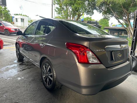 Nissan VERSA SL 1.6 16V FlexStart 4p Aut.