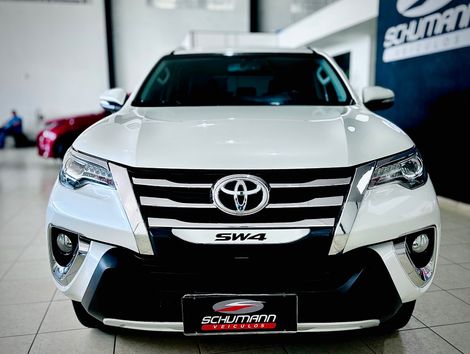 Toyota Hilux SW4 SRX 4x4 2.8 TDI 16V Dies. Aut.