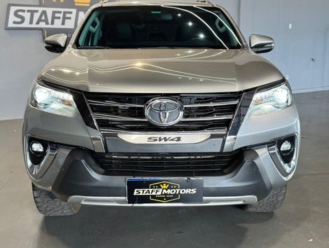 Toyota Hilux SW4 SRX 4x4 2.8 TDI 16V Dies. Aut.