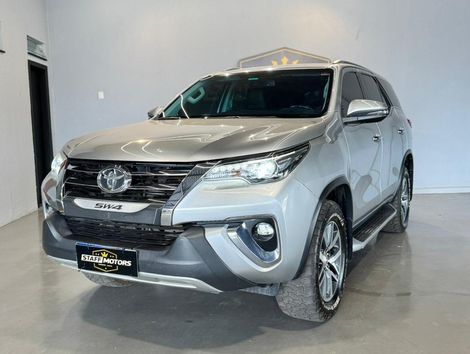 Toyota Hilux SW4 SRX 4x4 2.8 TDI 16V Dies. Aut.