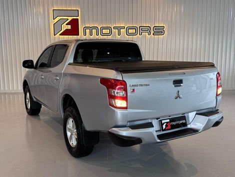 Mitsubishi L200 Tri. Outd. GLX 2.4 CD 4x4 Die. Mec.