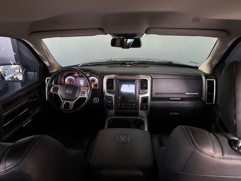 RAM CLASSIC LARAMIE NIGHT ED. 5.7 4X4 Aut.