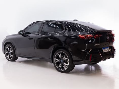 BMW iX 2 xDrive 30 M Sport (Elétrico)