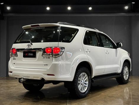 Toyota Hilux SW4 SRV D4-D 4x4 3.0 TDI Dies. Aut