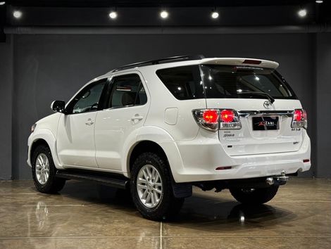 Toyota Hilux SW4 SRV D4-D 4x4 3.0 TDI Dies. Aut