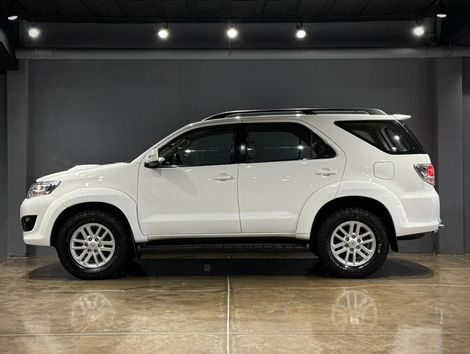 Toyota Hilux SW4 SRV D4-D 4x4 3.0 TDI Dies. Aut