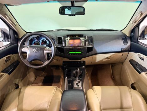 Toyota Hilux SW4 SRV D4-D 4x4 3.0 TDI Dies. Aut