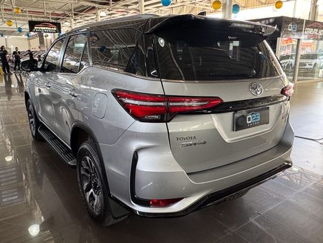 Toyota Hilux SW4 Diamond 2.8 TB 4x4 Die. Aut.