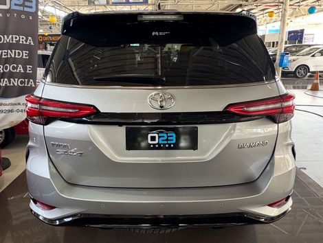 Toyota Hilux SW4 Diamond 2.8 TB 4x4 Die. Aut.