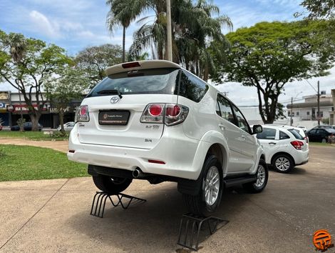 Toyota Hilux SW4 SR 4x2 2.7/ 2.7 Flex 16V Aut.