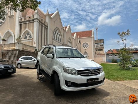 Toyota Hilux SW4 SR 4x2 2.7/ 2.7 Flex 16V Aut.