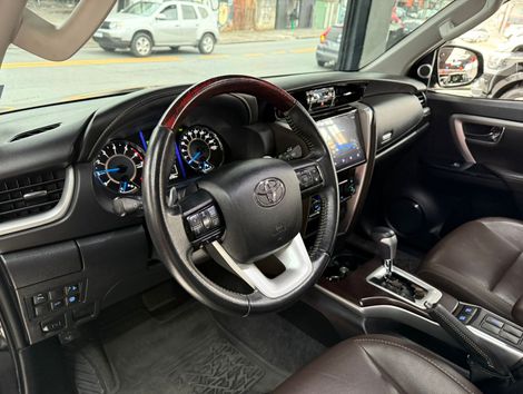 Toyota Hilux SW4 SRV 4x2 2.7 Flex 16V Aut.
