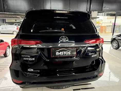 Toyota Hilux SW4 SRV 4x2 2.7 Flex 16V Aut.