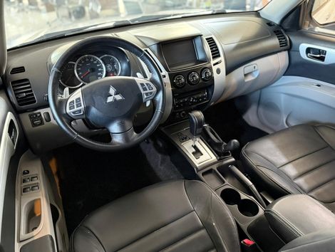 Mitsubishi Pajero HPE 3.2 4x4 T.I. Dies. 5p Aut.