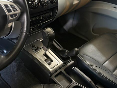 Mitsubishi Pajero HPE 3.2 4x4 T.I. Dies. 5p Aut.