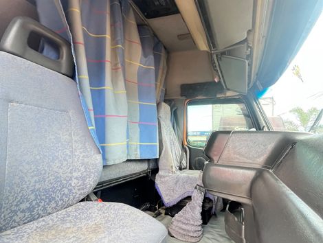 VOLVO NH-12 380 4x2 2p (diesel)