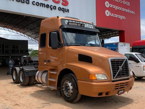 VOLVO NH-12 380 4x2 2p (diesel)