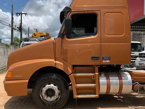 VOLVO NH-12 380 4x2 2p (diesel)