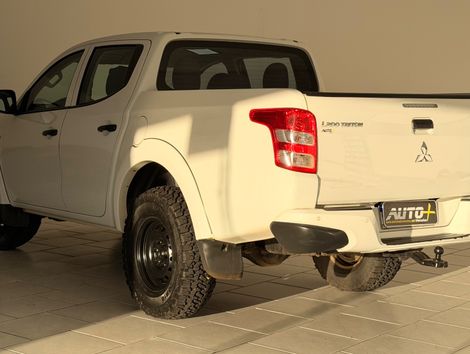 Mitsubishi L200 Tri. Outd. GLX 2.4 CD 4x4 Die. Mec.