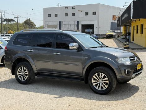 Mitsubishi Pajero HPE 3.2 4x4 T.I. Dies. 5p Aut.