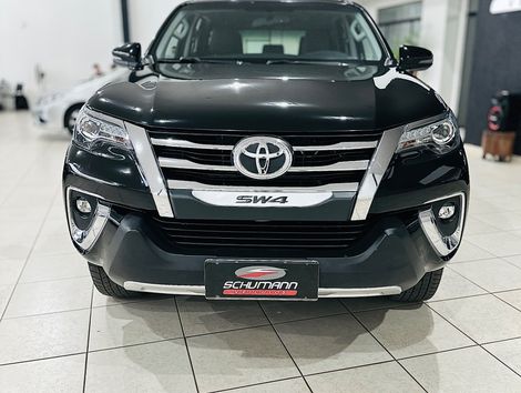 Toyota Hilux SW4 SRX 4x4 2.8 TDI 16V Dies. Aut.