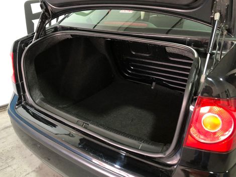 VolksWagen Polo Sedan 1.6 Mi Total Flex 8V 4p