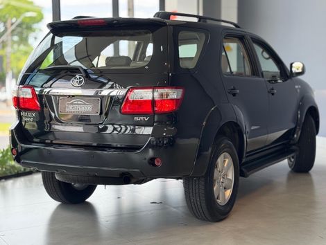 Toyota Hilux SW4 SRV D4-D 4x4 3.0 TDI Dies. Aut