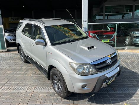 Toyota Hilux SW4 SRV D4-D 4x4 3.0 TDI Dies. Aut